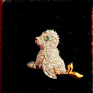 Classy Swarovski Bird Lapel pin